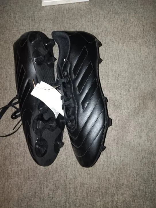 Photo de l'annonce : BONNES CHAUSSURES DEC FOOT ADDIDAS TOUTES TAILLES — Mamoudzou · Kavani (Loisirs)