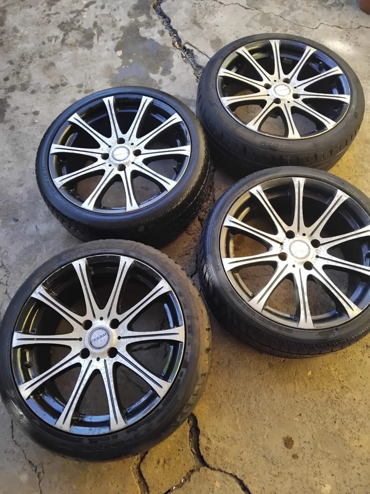 Photo de l'annonce : "Jantes + pneus sport occasion – Prix négociable – Kawén — Mamoudzou · Kawéni (Véhicules)